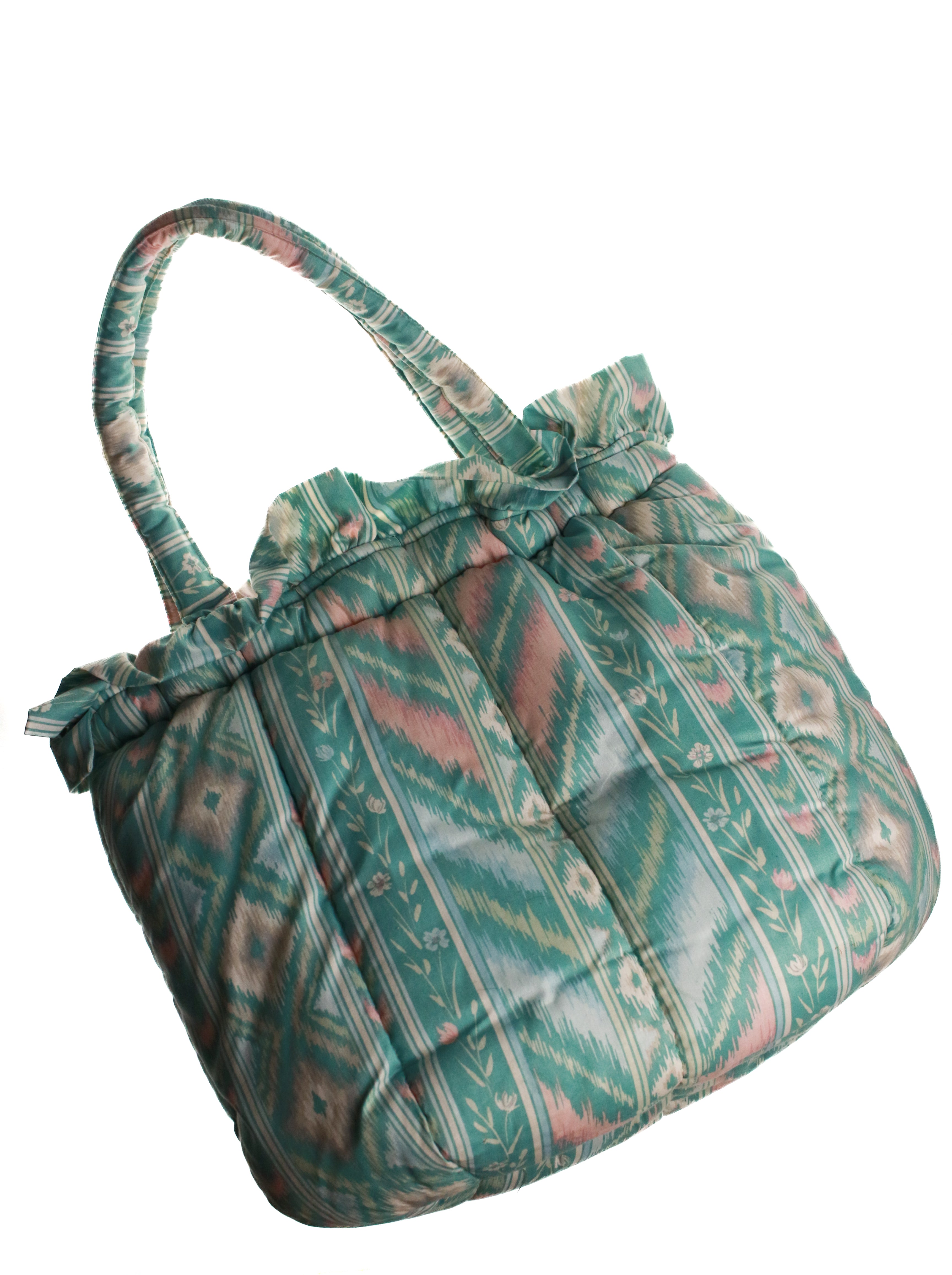 Grandma's Magnetic Clasp Tote | Whit's Vintage Picks