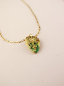 (Pre-order) April Daisy Birth Flower Charm Necklace