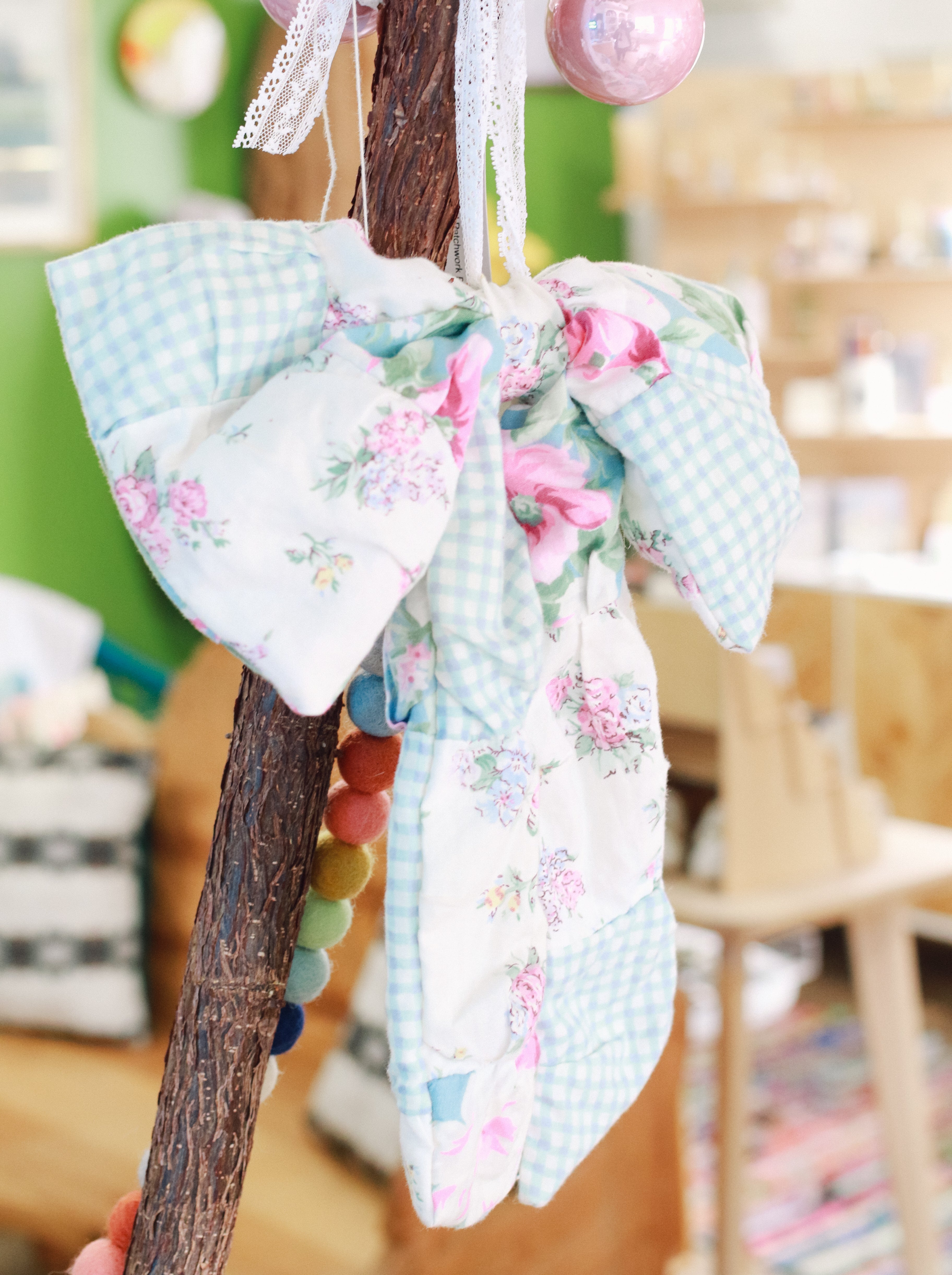 Vintage Floral Patchwork Bow