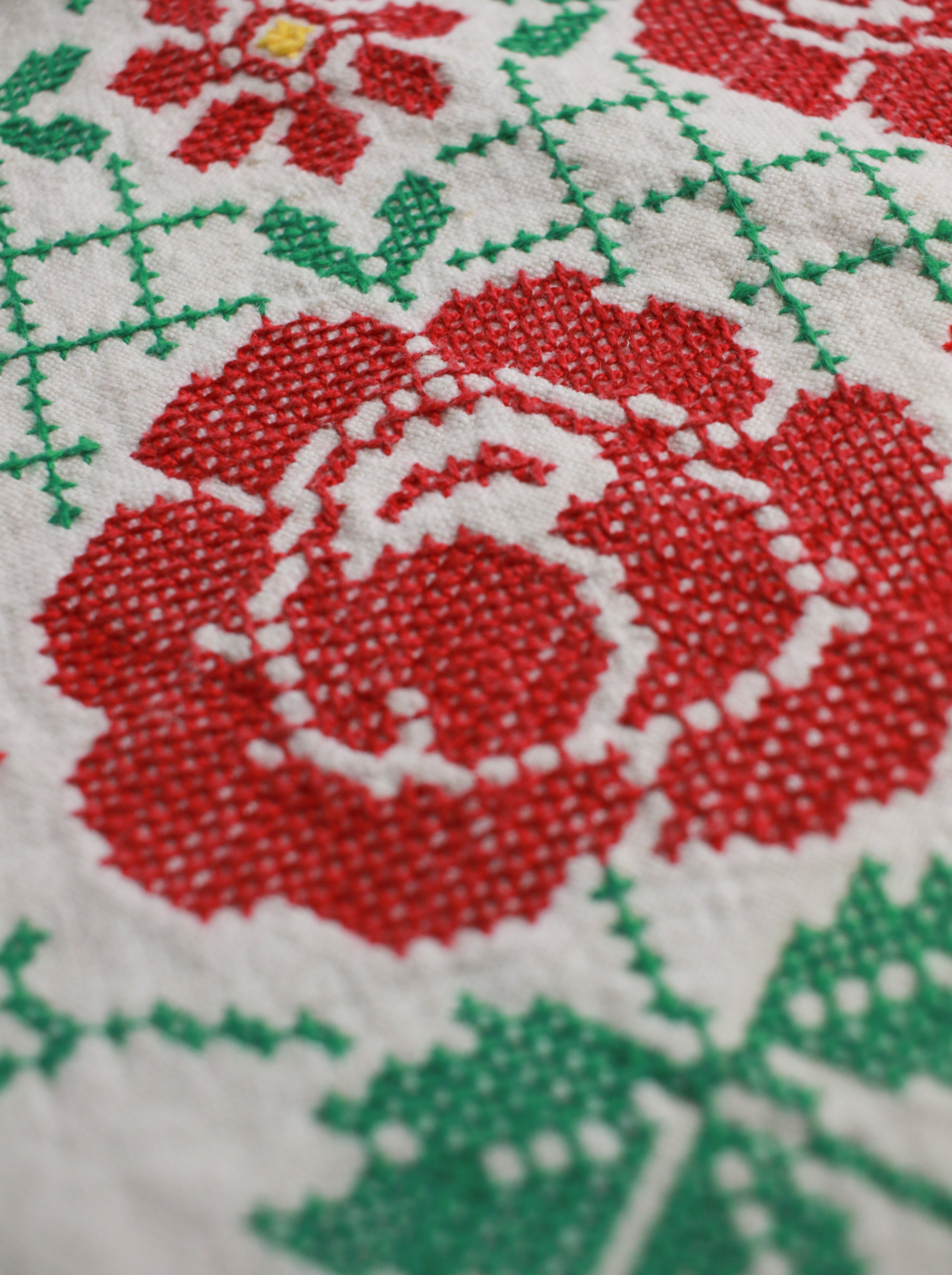 Grandma's Christmas Breakfast Cloth | Whit's Vintage Picks