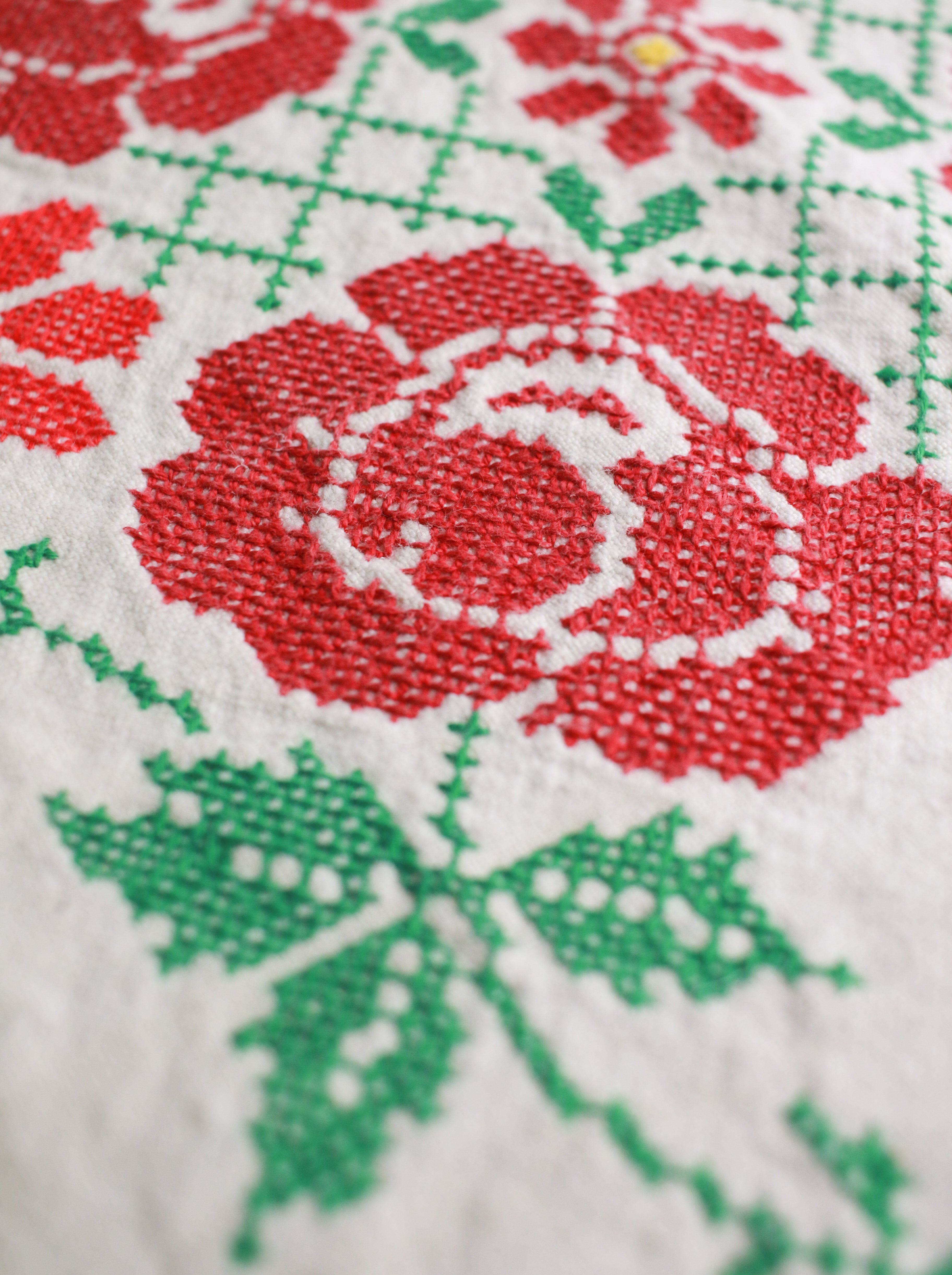 Grandma's Christmas Breakfast Cloth | Whit's Vintage Picks