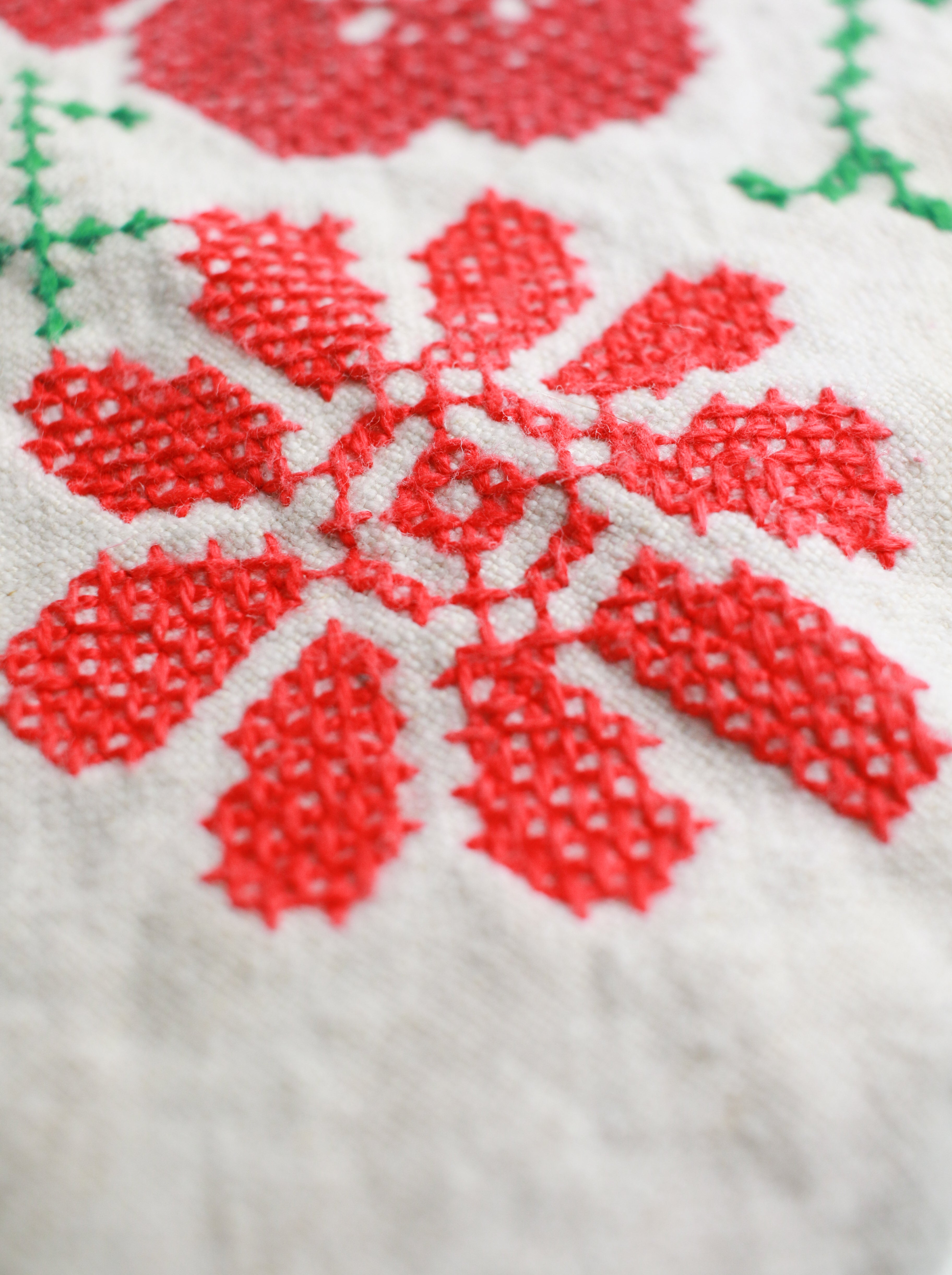 Grandma's Christmas Breakfast Cloth | Whit's Vintage Picks