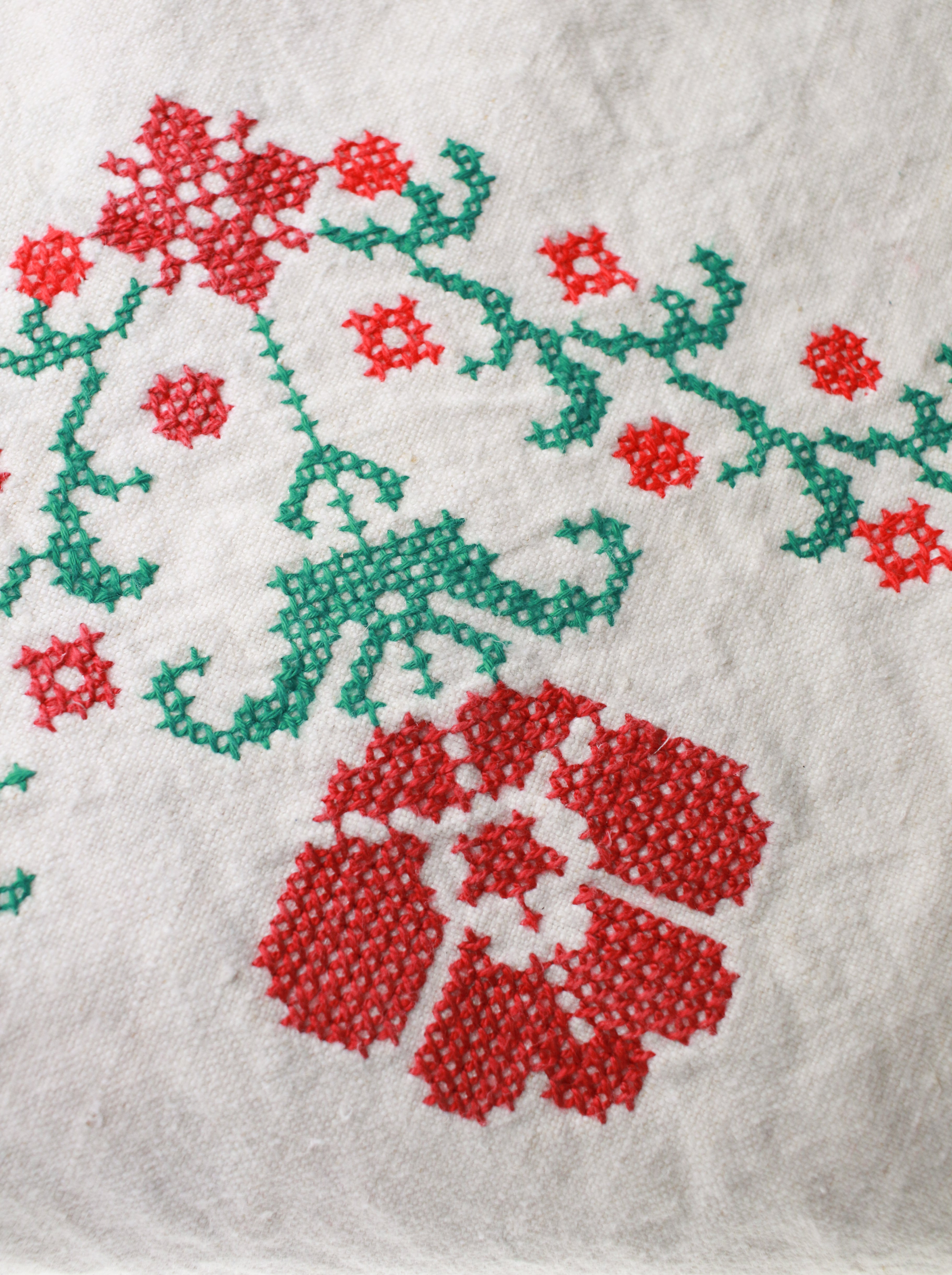 Grandma's Christmas Breakfast Cloth | Whit's Vintage Picks