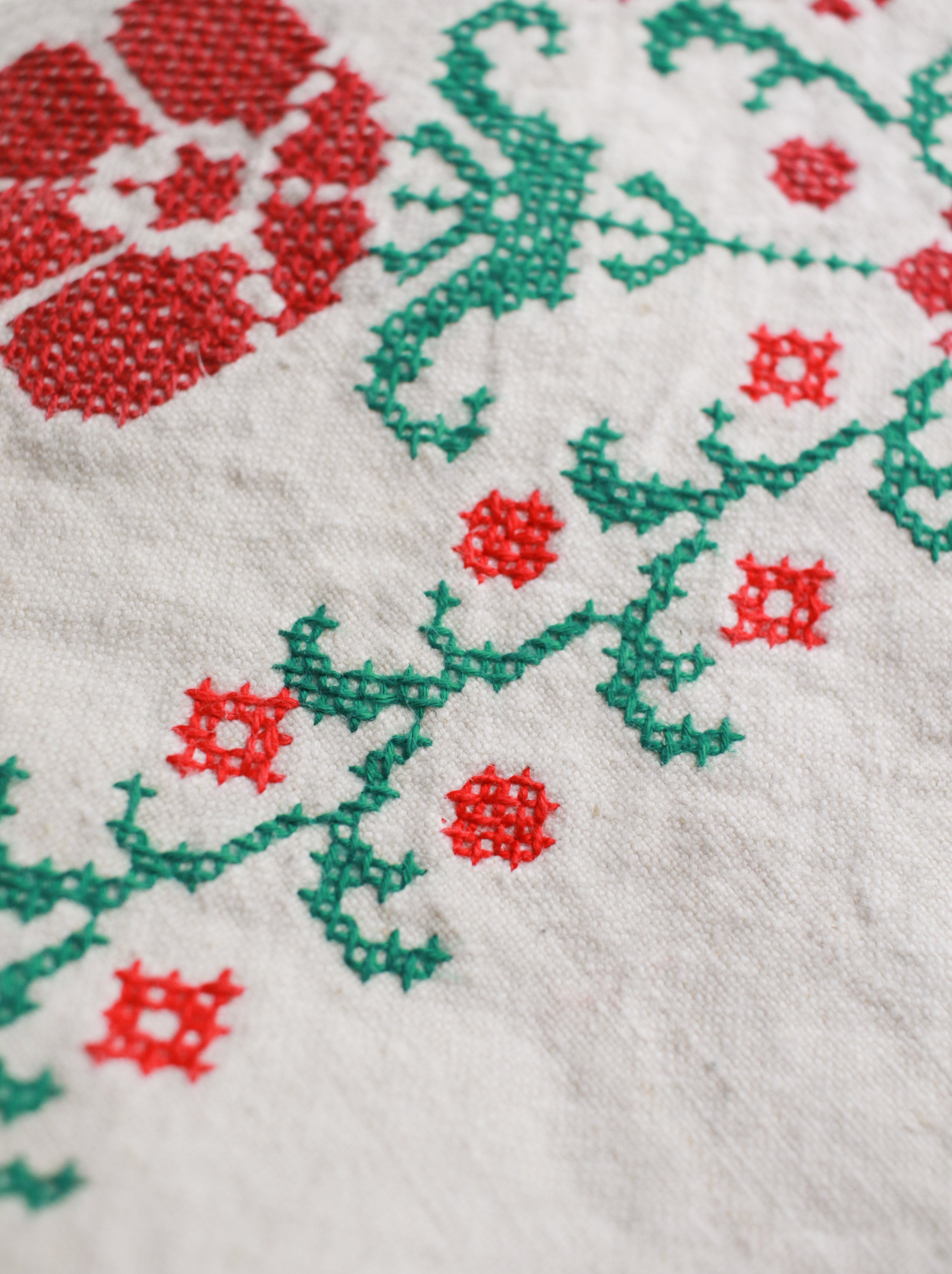 Grandma's Christmas Breakfast Cloth | Whit's Vintage Picks