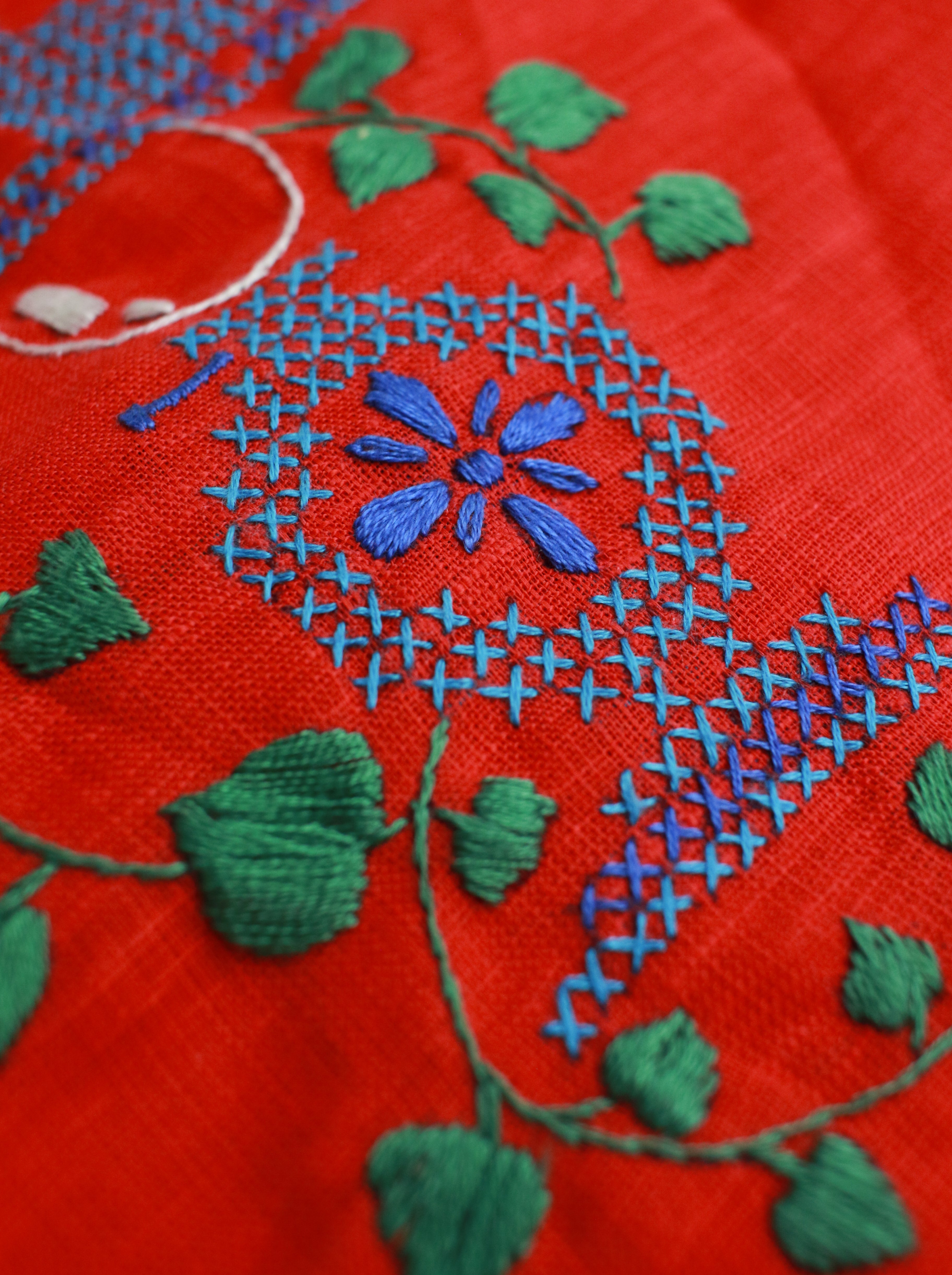 Embroidered Apron | Whit's Vintage Picks
